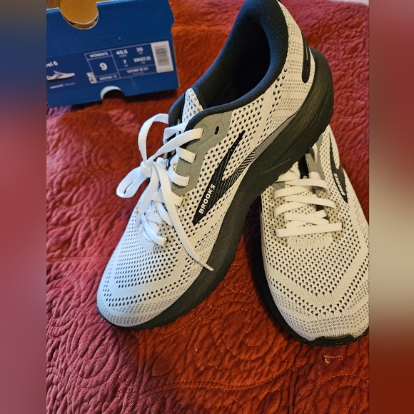 Brooks REVEL 6 running shoe - Picture 1 of 9